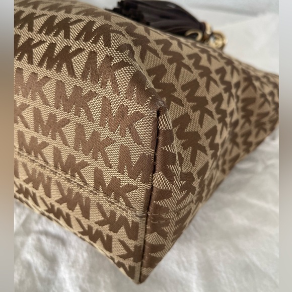 Michael Kors Monogram Tote Handbag - Picture 6 of 7